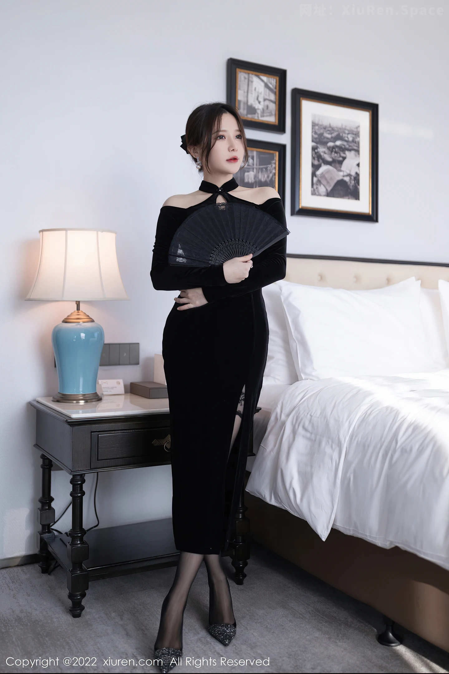 图片[2]-[XiuRen秀人网] VOL.5362 模特鱼子酱Fish云南旅拍脱黑色露肩礼裙露蕾丝内衣迷人诱惑写真79P-秀人网官方网站